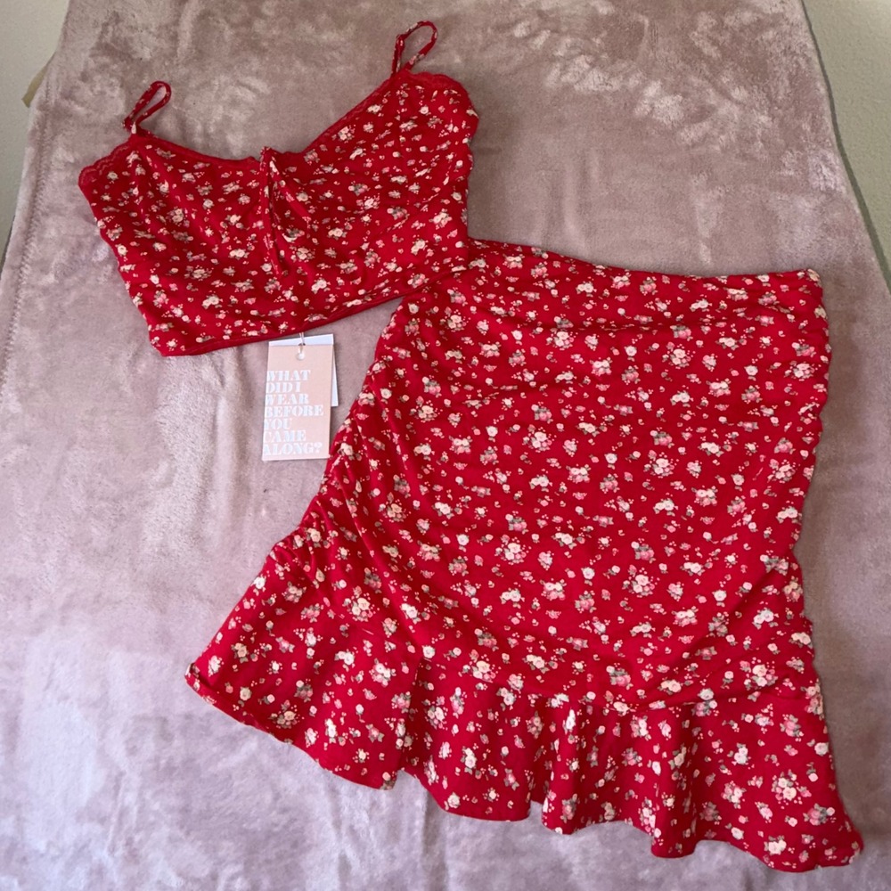 Tiger Mist Red Floral Antares Top and Bells Skirt Two Piece Set Small NWT - Picture 1 of 6